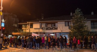 Zajedničko kićenje bora: Advent u Stocu