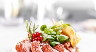 Pačja prsa poslužiti sa sezonskom salatom ili kremastim pireom od krumpira