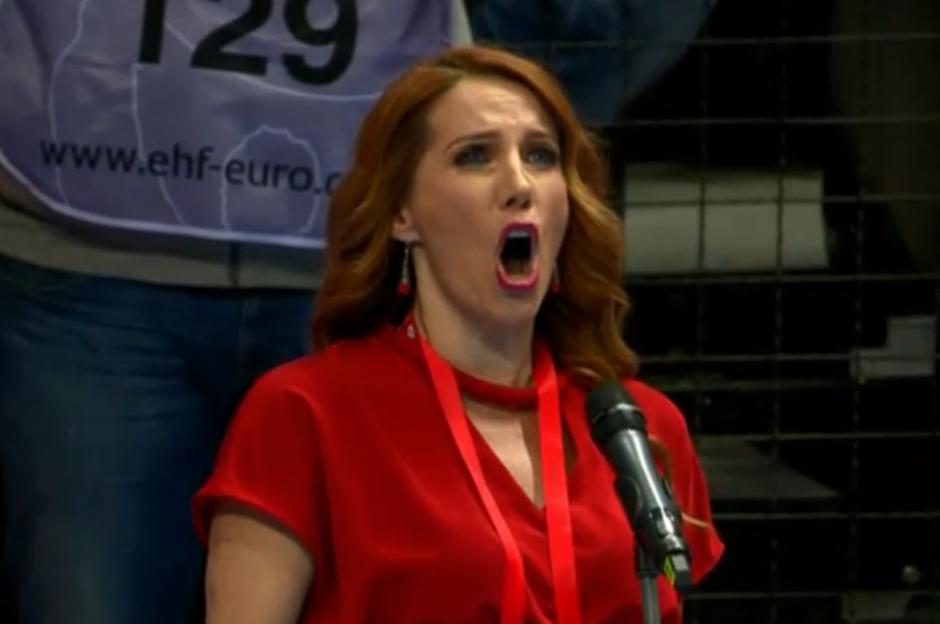 Navijači nezadovoljni nastupom pjevačice na rukometnoj utakmici