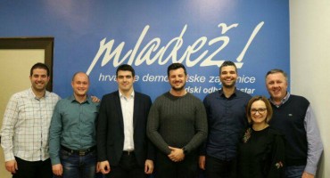 U Domu HDZ-a BiH u Mostaru održan je sastanak svih predsjednika GO Mladeži HDZ-a BiH Mostar od osnutka pa sve do danas