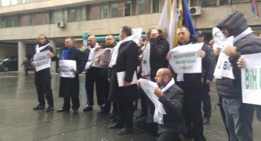 Počeo prosvjed ispred Veleposlanstva Hrvatske u BiH