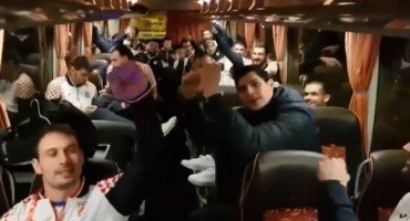 Pogledajte kako rukometni reprezentativci Hrvatske pjevaju Ponosna moja je zemlja Hercegovina