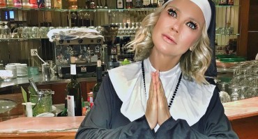 Redovnica Maja Šuput? Pjevačica pozvala sve na misu