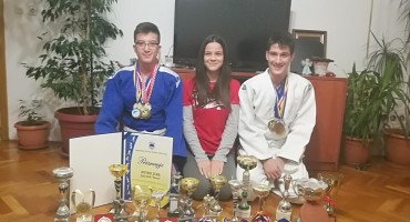 Mostar: Kad su iz rodilišta iznijeli trojke, ni slutili nisu da kući nose državne prvake