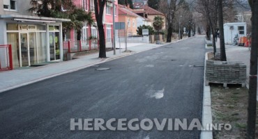 Asfaltirana dio ulice Kralja Tvrtka u Mostaru koja se uskoro pušta u promet