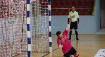 Makarana: Osmina finala - Niko kao Niko