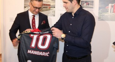 HMRK Zrinjski predstavio novi dres sa logom Sveučilišta u Mostaru