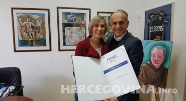 FPMOZ: Dekan Mario Vasilj uručio zahvalnice dekanu Prskalu i profesorici Zovko