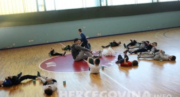 HKK Zrinjski: Trener Hrvoje Vlašić posjetio najmlađe Plemiće