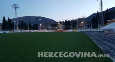 HŠK Zrinjski: Pušteni u rad reflektori na pomoćnom travnjaku stadiona pod Bijelim Brijegom