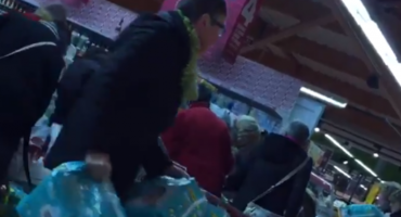 Kupci u francuskoj trgovini ponovno napravili pravi kaos: ovog puta na sniženju su bile - pelene