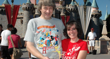 Roditelji držali 13 djece u jednoj sobi, policija ih pronašla izgladnjele, u okovima i lancima