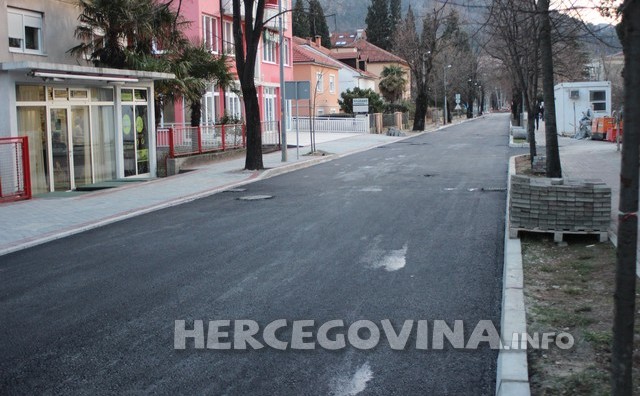 Asfaltirana dio ulice Kralja Tvrtka u Mostaru koja se uskoro pušta u promet