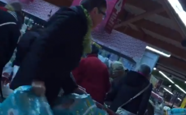 Kupci u francuskoj trgovini ponovno napravili pravi kaos: ovog puta na sniženju su bile - pelene