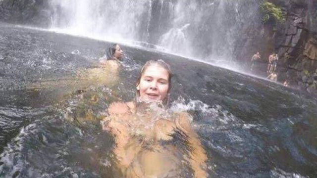 Pravila je selfi na rajskom vodopadu, a nije znala da se iza nje odigrava tragedija koja će je vječno proganjati