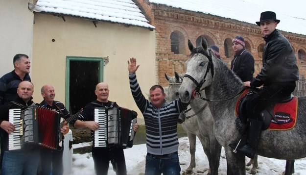 Malo slavonsko mjesto ne pamti ovakvo slavlje: Nakon 33 godine dočekali prvu bebu