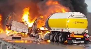 Hrvat se cisternom zabio u kolonu kamiona pa izgorio u kabini nakon izbijanja velikog požara 