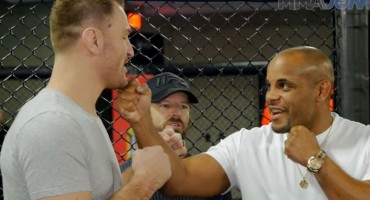 Apsolutni vladari UFC-a po prvi puta licem u lice: Pogledajte sučeljavanje Miočića i Cormiera