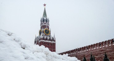 Najjača snježna oluja u povijesti Moskve: Grad je paraliziran, otkazani deseci letova, jedna osoba poginula