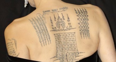 Angelina zablistala na crvenom tepihu, no njezina leđa zgrozila su mnoge