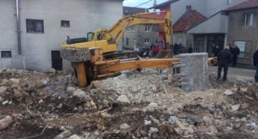 Tomislavgrad: Prilikom gradnje Trga gange bager propao kroz zemlju, vozač lakše ozlijeđen