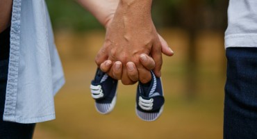 U Velikoj Britaniji će se roditi prva beba s troje roditelja  