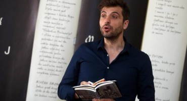 Hrvatski glumac predstavio dvije krunice od međugorskog kamena