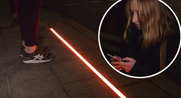 Ugradili u pločnik semafore za sve zadubljene u mobitele