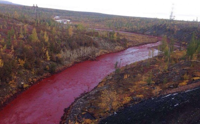 "Biblijski" misterij u Rusiji: Stanovnike Sibira već tjedan dana plaši rijeka krvave boje