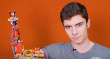 Snaga u kreativnosti: rodio se s deformiranom rukom, ali ga to nije spriječilo da si napravi ruku od LEGO kockica