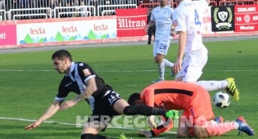 Pogledajte kako je igrač HŠK Zrinjski spasio život vrataru FK Radnik