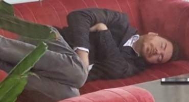 'Doslovce sam bio izmožden': Pernar uhvaćen kako u Saboru spava snom pravednika