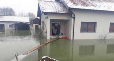 Oboren rekord iz 1947., vrhunac vodenog vala se očekuje večeras