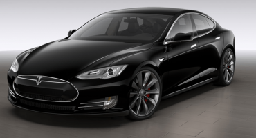 Tesla povlači 123.000 vozila zbog greške