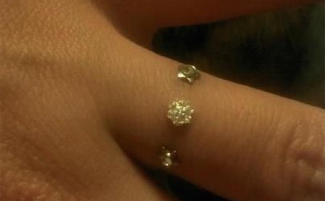 Novi trend: piercing prstiju umjesto zaručničkog i vjenčanog prstenja