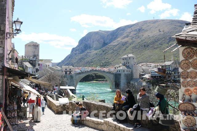 Mostar: Lijep sunčan dan privukao veliki broj turista