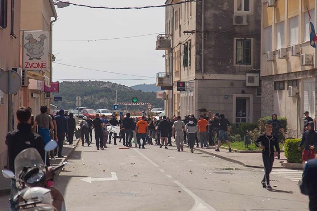 TORNADO U ŠIBENIKU Zadrani upali u grad i mlatili prolaznike, suprotstavili im se domaći navijači