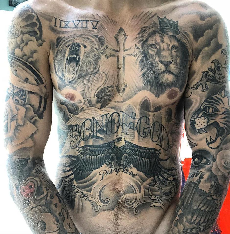 Justin Biber pokazao kako izgleda njegovo tijelo nakon sto sati tetoviranja