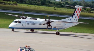 Putnicima u avionu Croatia Airlinesa počela curiti voda usred leta
