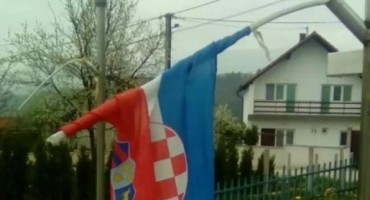 oštećen spomenik