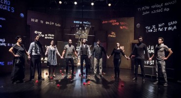 Mala liska glumačkom ansamblu predstave Mirna Bosna,  u utorak Jedvanosimsoboakalomistobo