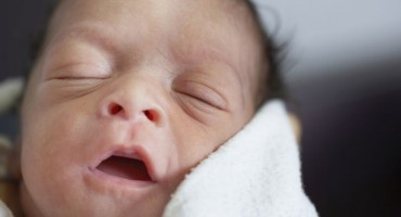 Sama se porodila u hotelskoj sobi, u stranoj zemlji, prateći upute s Youtubea