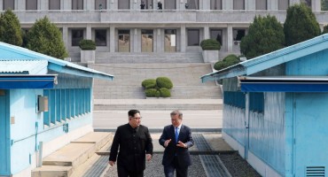 Moon Jae-in, Kim Jong-Un
