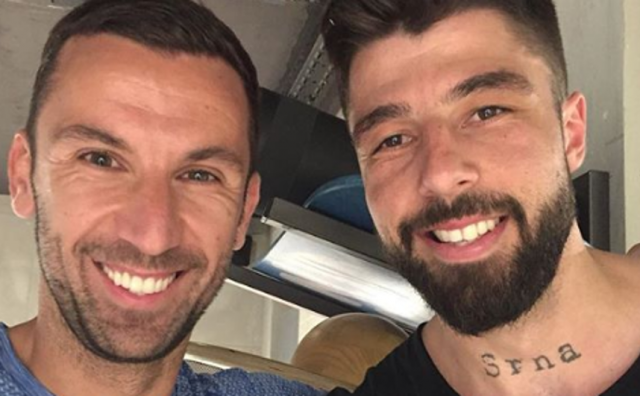 Srpski nogometaš Uroš Vitas tetovirao je na vratu - Srna... 