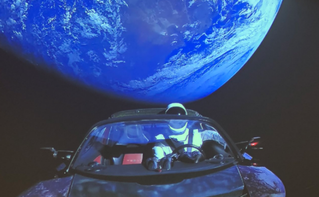Svemirska utrka prema Marsu: Boeingov šef izazvao Muska i najavio da će Teslu Roadster vratiti iz svemira