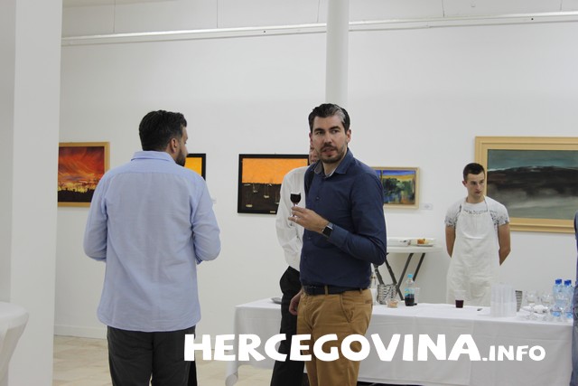 Mostar: Otvorena izložba akademskog slikara Željka Mucka