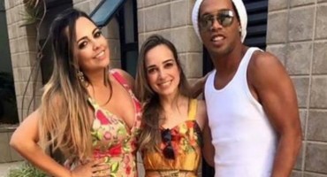 Ronaldinho ženi dvije djevojke!