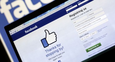 CAMBRIDGE ANALYTICA, Facebook