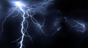 Udar groma ozlijedio 77 vojnika