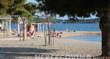 Traži se žena za sezonski rad u Vodicama